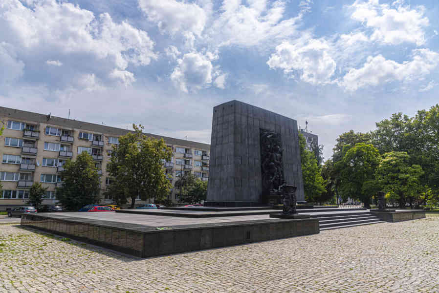 Polonia - Varsovia 169 - monumento a los Héroes del Gueto de Varsovia.jpg